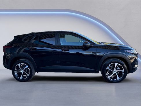 Used 2026 Chevrolet Trax RS w/ Sunroof Package FWD image 7