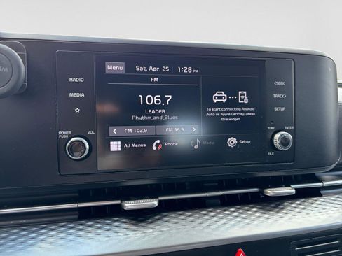 Used 2022 Kia Carnival LX FWD image 23