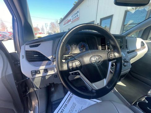 Used 2015 Toyota Sienna XLE AWD/4WD image 13