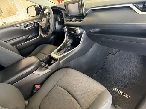Used 2020 Toyota RAV4 XLE FWD image 13