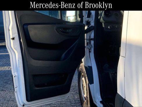 Used 2022 Mercedes-Benz Sprinter 2500 image 18
