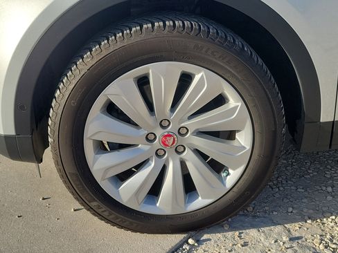 Used 2018 Jaguar E-PACE SE image 10