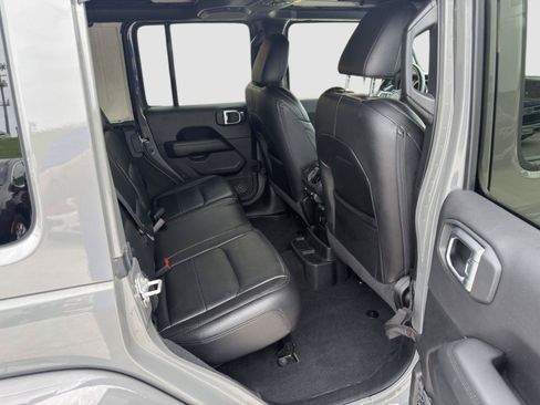 Used 2020 Jeep Wrangler Unlimited Sahara AWD/4WD image 21