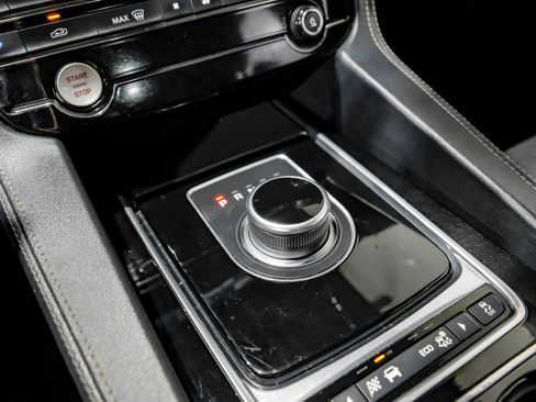Used 2017 Jaguar F-PACE S image 33