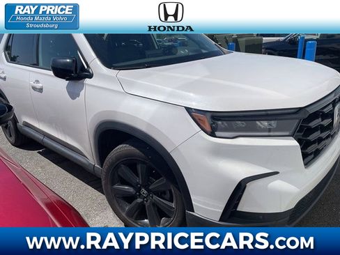 Used 2025 Honda Pilot Black Edition image 1