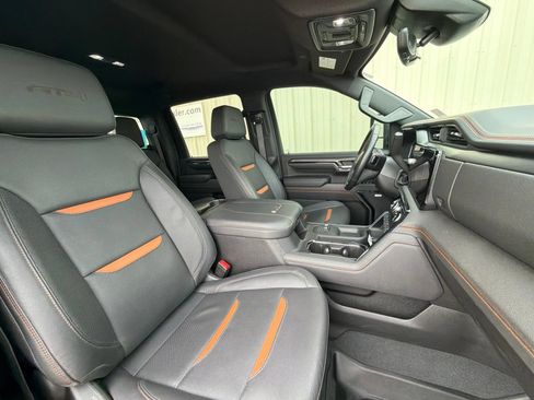 Used 2024 GMC Sierra 2500 AT4 w/ Technology Package AWD/4WD image 9