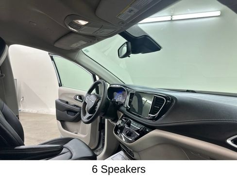 Used 2024 Chrysler Pacifica Touring-L FWD image 21