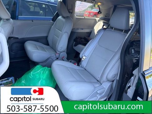 Used 2020 Toyota Sienna XLE Premium FWD image 19