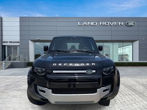 New 2025 Land Rover Defender 110 S image 4