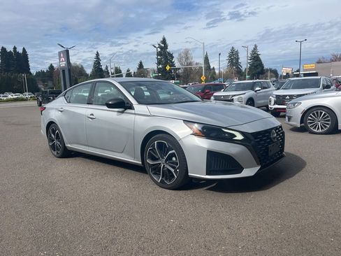 Used 2023 Nissan Altima 2.5 SR image 1