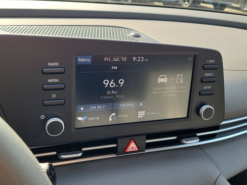 Used 2023 Hyundai Elantra Blue FWD image 30
