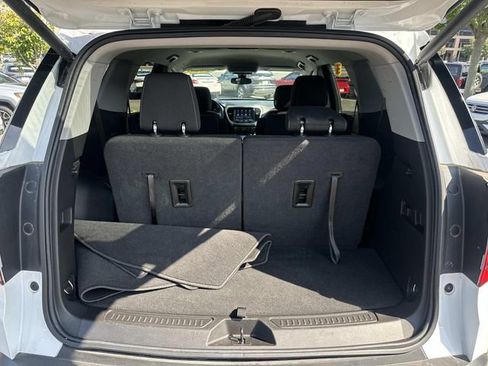 Used 2023 GMC Acadia SLE w/ Driver Convenience Package AWD/4WD image 16