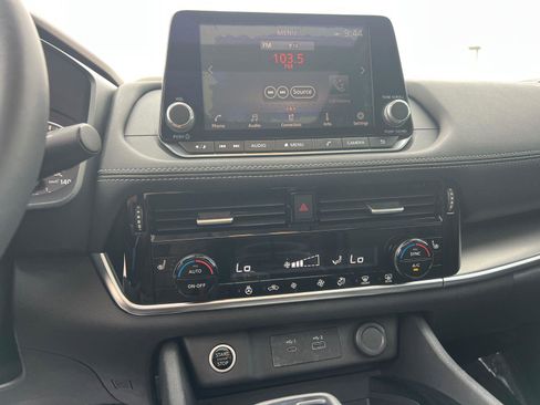 Used 2021 Nissan Rogue SV w/ Premium Package FWD image 29