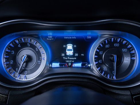 Used 2018 Chrysler 300 Limited image 20