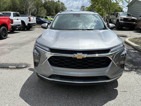 Certified 2025 Chevrolet Trax LT FWD image 9
