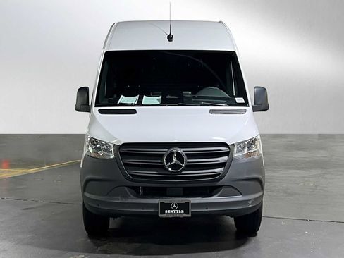 Used 2025 Mercedes-Benz Sprinter 2500 image 8
