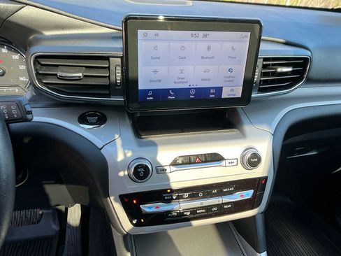 Used 2024 Ford Explorer XLT w/ Equipment Group 202A image 16