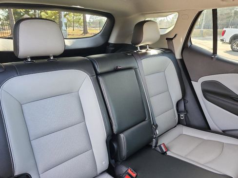 Certified 2023 GMC Terrain SLT image 8