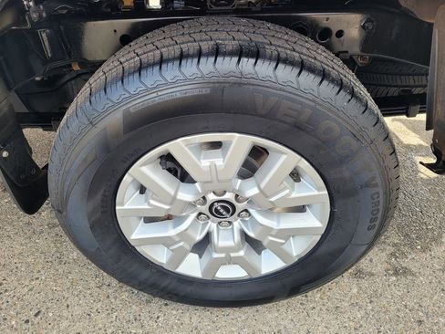 Used 2023 Nissan Frontier SV image 24