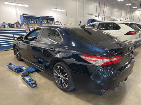 Used 2019 Toyota Camry LE image 6