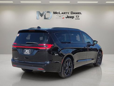 New 2026 Chrysler Pacifica Select w/ S Appearance Package image 5