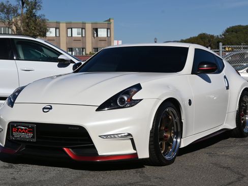 Used 2015 Nissan 370Z NISMO image 1
