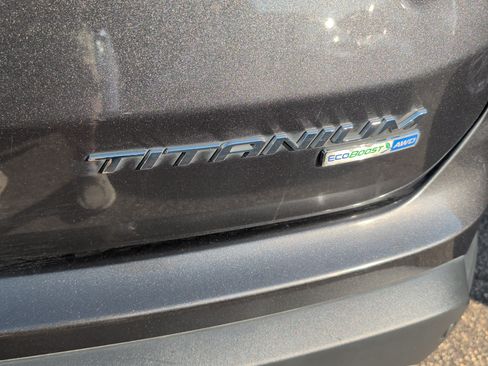 Used 2019 Ford Edge Titanium w/ Equipment Group 301A AWD/4WD image 5