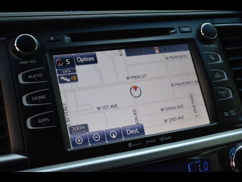 Used 2019 Toyota Highlander XLE FWD image 10
