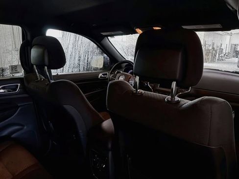 Used 2018 Jeep Grand Cherokee Laredo w/ All-Weather Capability Group AWD/4WD image 11