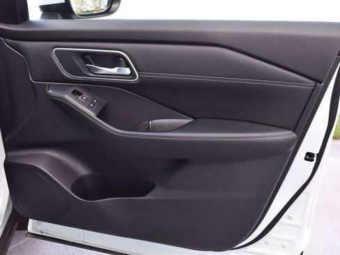 Used 2025 Nissan Rogue Platinum w/ Platinum Premium Package FWD image 67