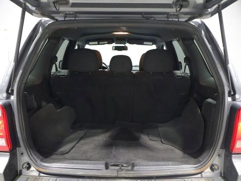 Used 2011 Ford Escape XLT w/ Class II Trailer Tow Pkg AWD/4WD image 4