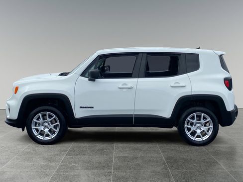 Used 2023 Jeep Renegade Latitude AWD/4WD image 2