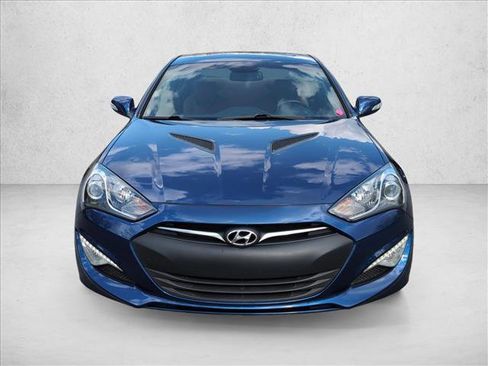 Used 2015 Hyundai Genesis 3.8 image 2