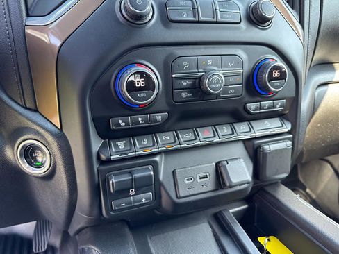 Used 2021 Chevrolet Silverado 2500 High Country w/ Technology Package AWD/4WD image 16