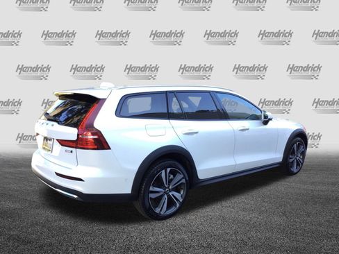 Certified 2025 Volvo V60 B5 Cross Country Plus image 10
