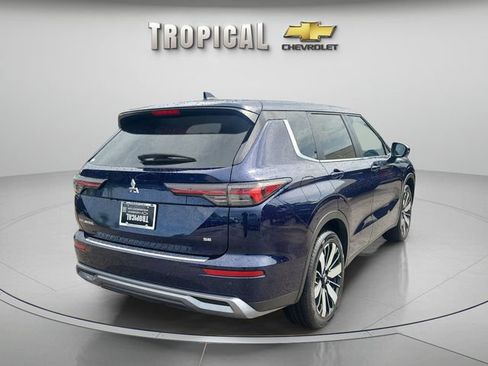 Used 2025 Mitsubishi Outlander SE FWD image 3