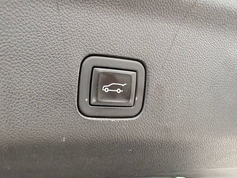 Used 2023 GMC Yukon XL Denali AWD/4WD image 36