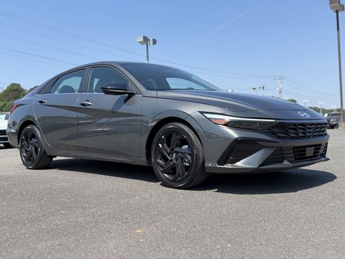 New 2026 Hyundai Elantra SEL Sport FWD image 2