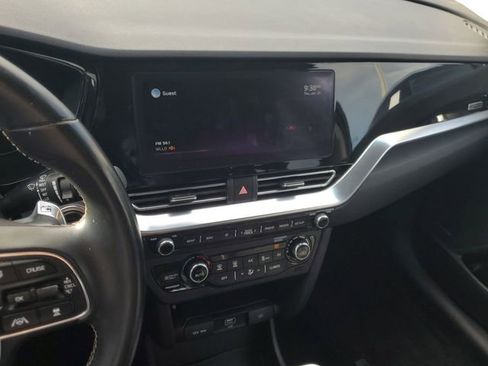 Used 2022 Kia Niro EX image 24