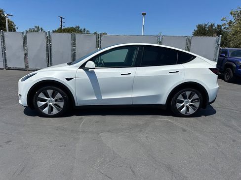 Used 2021 Tesla Model Y Long Range AWD/4WD image 2