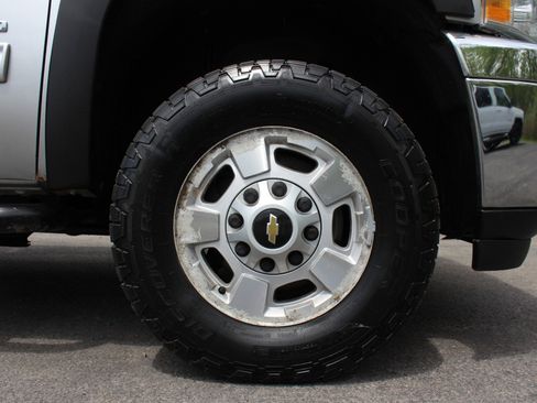 Used 2014 Chevrolet Silverado 2500 LT w/ Snow Plow Prep Package image 42