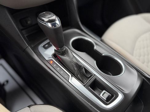 Used 2018 Chevrolet Equinox LT image 19