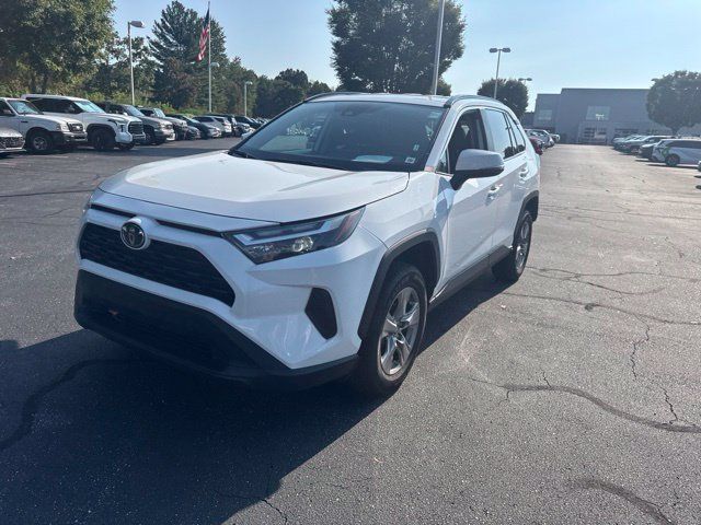 Used 2025 Toyota RAV4 XLE FWD image 9