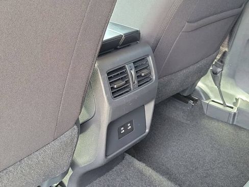 Used 2025 Nissan Rogue SV FWD image 17