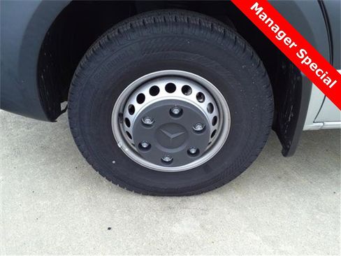 Used 2022 Mercedes-Benz Sprinter 3500 image 32