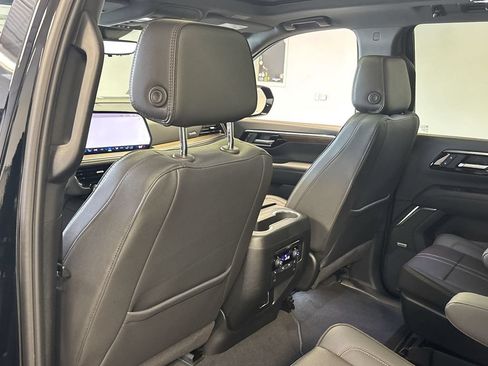 Used 2025 Chevrolet Tahoe High Country AWD/4WD image 28