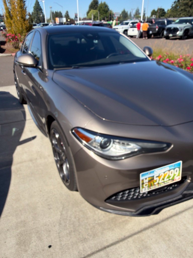 Used 2019 Alfa Romeo Giulia Ti Sport w/ Quick Order Package 22S Sport AWD/4WD image 2