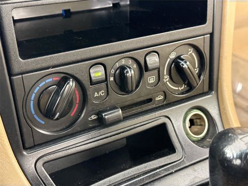 Used 1999 MAZDA MX-5 Miata RWD image 26