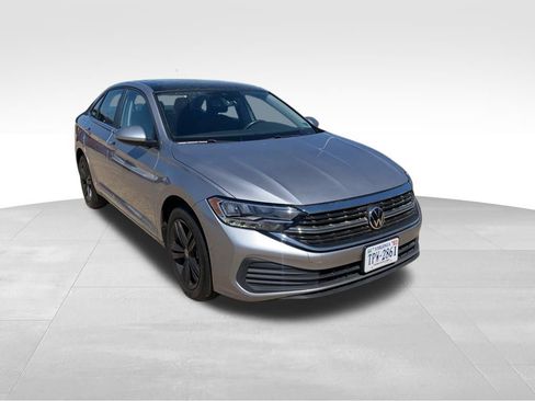 Used 2023 Volkswagen Jetta SE FWD image 7
