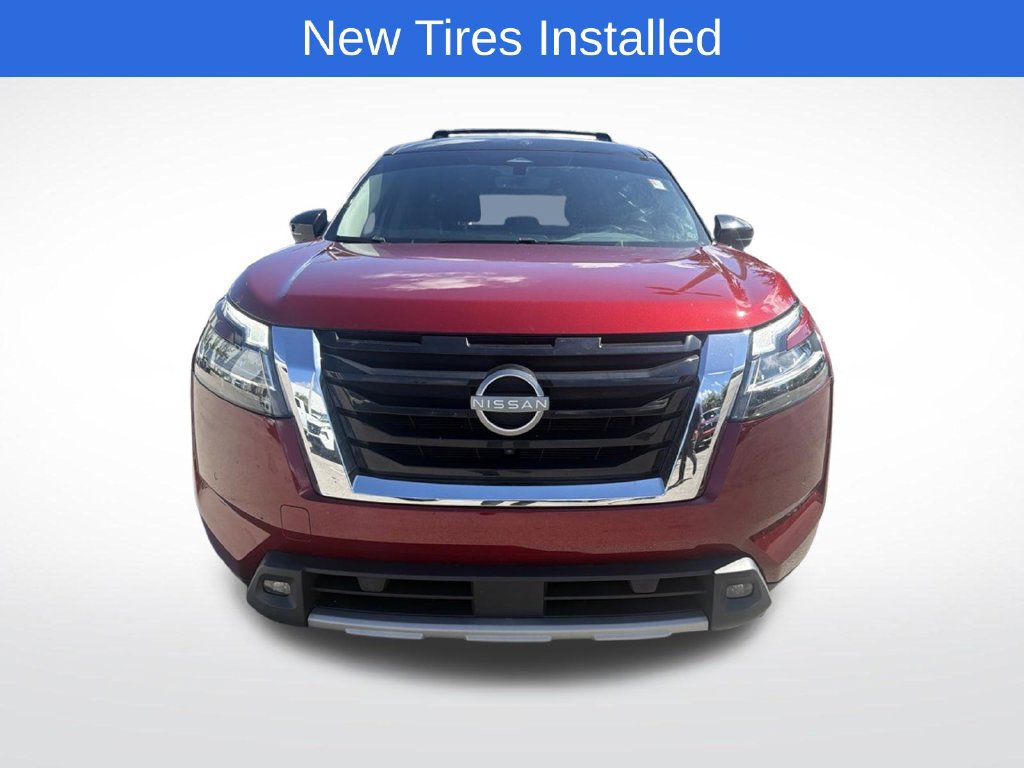 Used 2024 Nissan Pathfinder SL FWD image 2